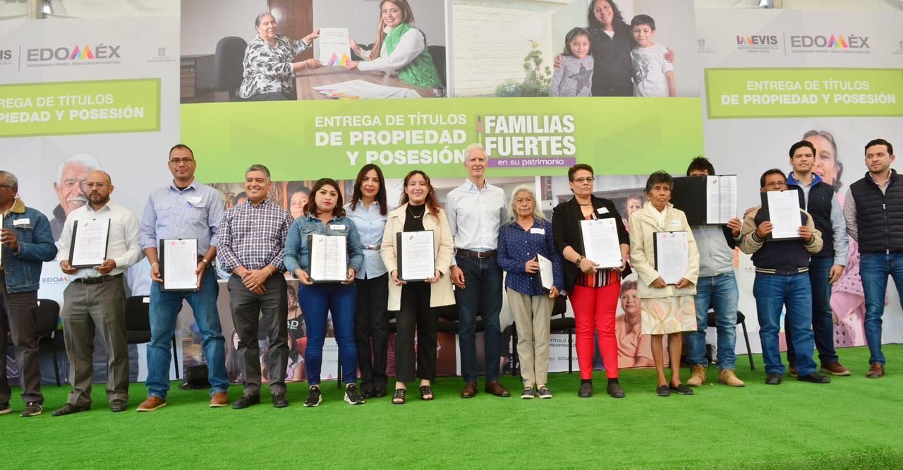 Entrega Alfredo Del Mazo Títulos de Propiedad a mil 500 Familias Mexiquenses; Suman más 48 mil Escrituras Otorgadas en esta Administración