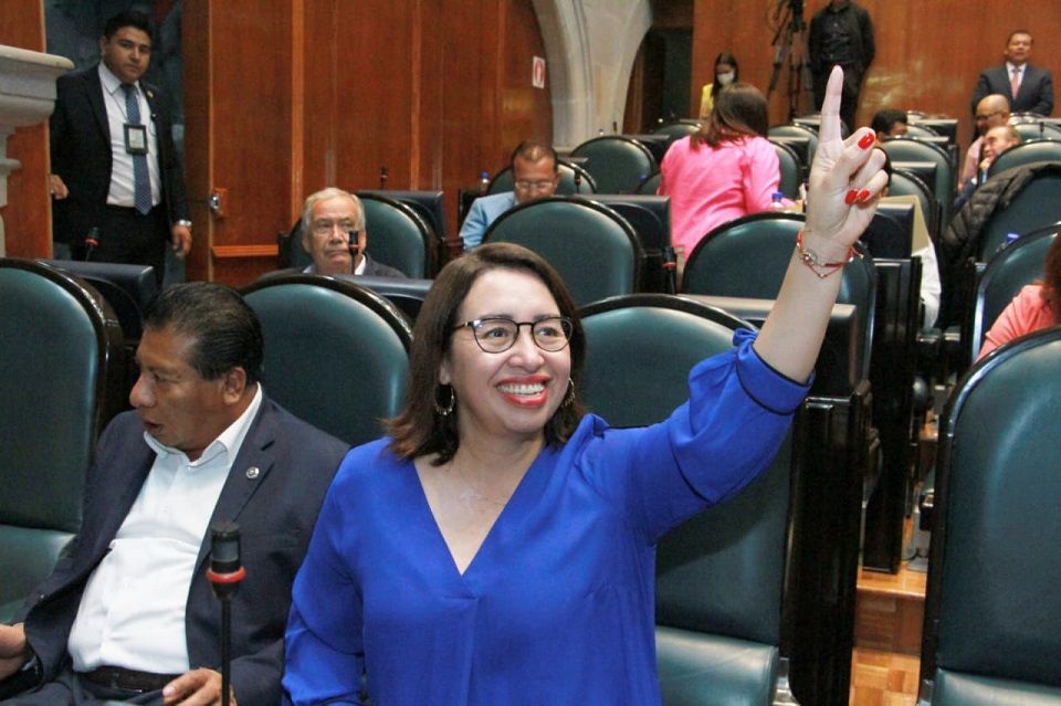 Ya éste gobierno a punto de irse: Azucena Cisneros