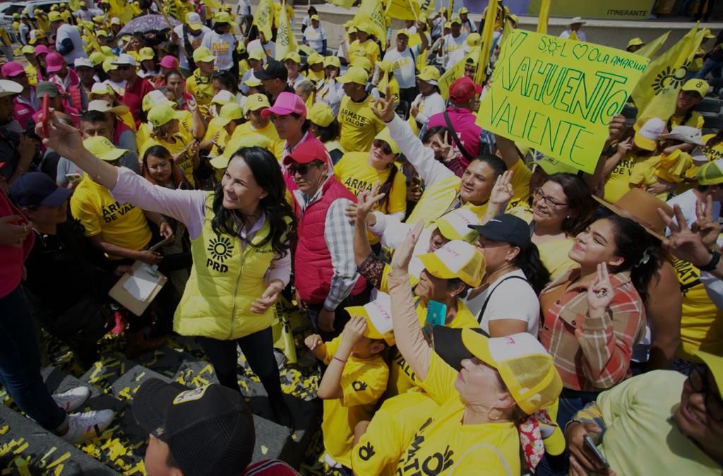 Recorren Alejandra Del Moral y perredistas calles de Tultepec para presentar propuestas