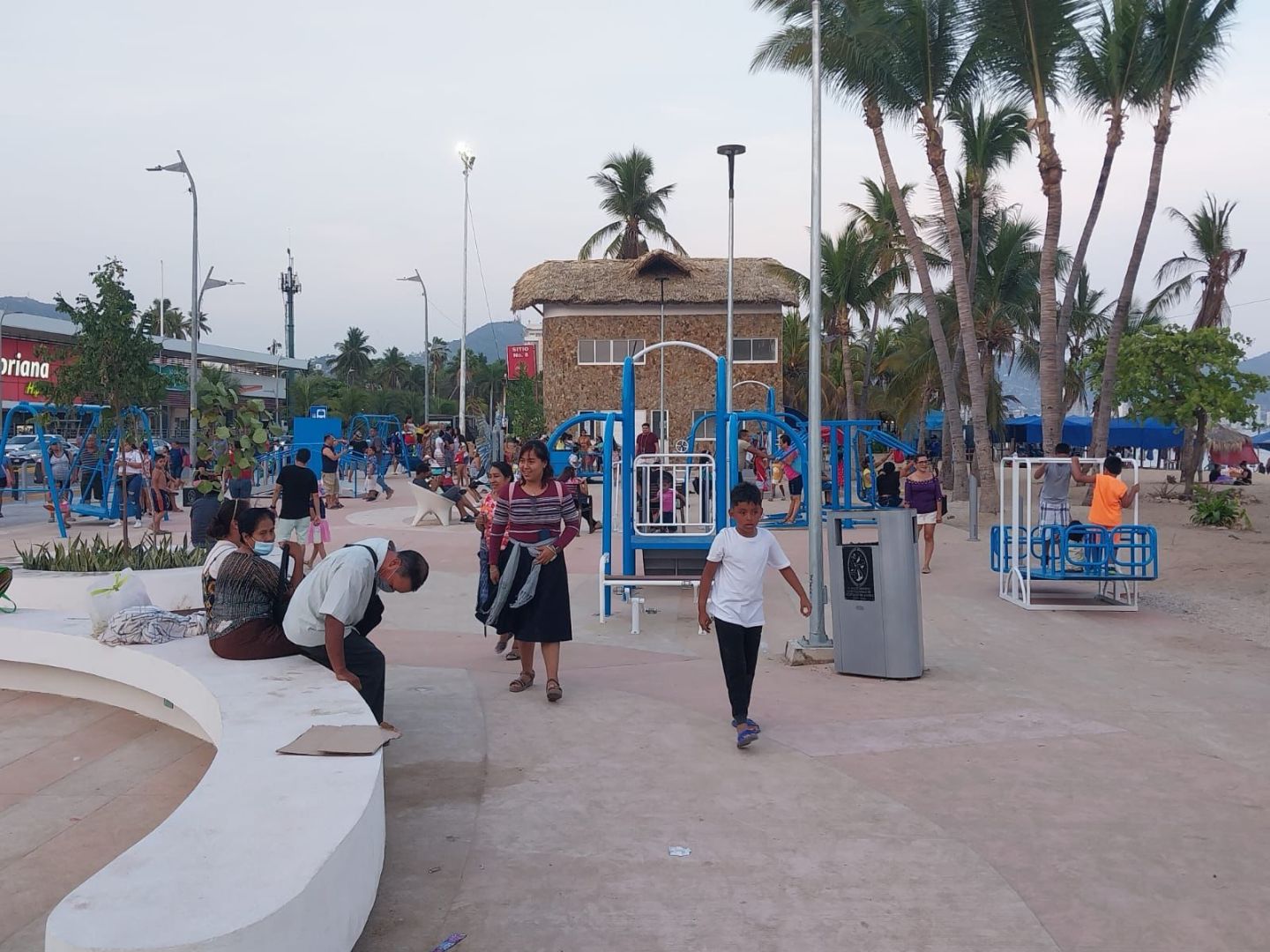 Otorga Gobierno de Abelina López, fisioterapia en parque incluyente El Golfito
