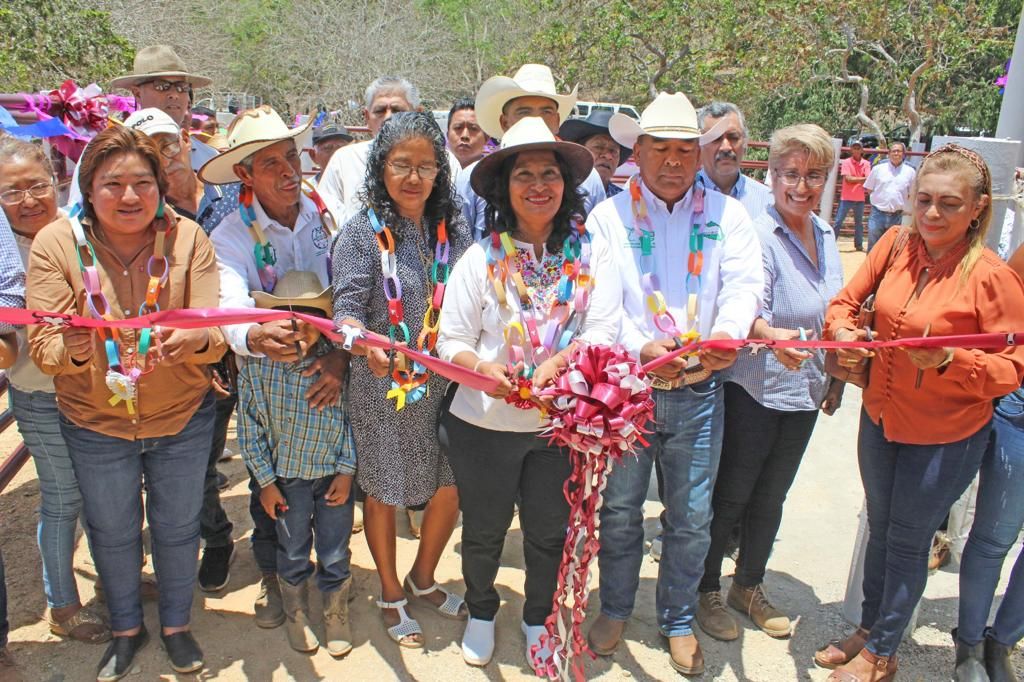 Entrega Abelina López, Centro de Acopio de Ganado Bovino en Texca
