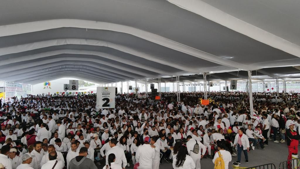 Histórica jornada más de 10 mil profesores se reunieron en la Plaza de la Unidad Sindical.