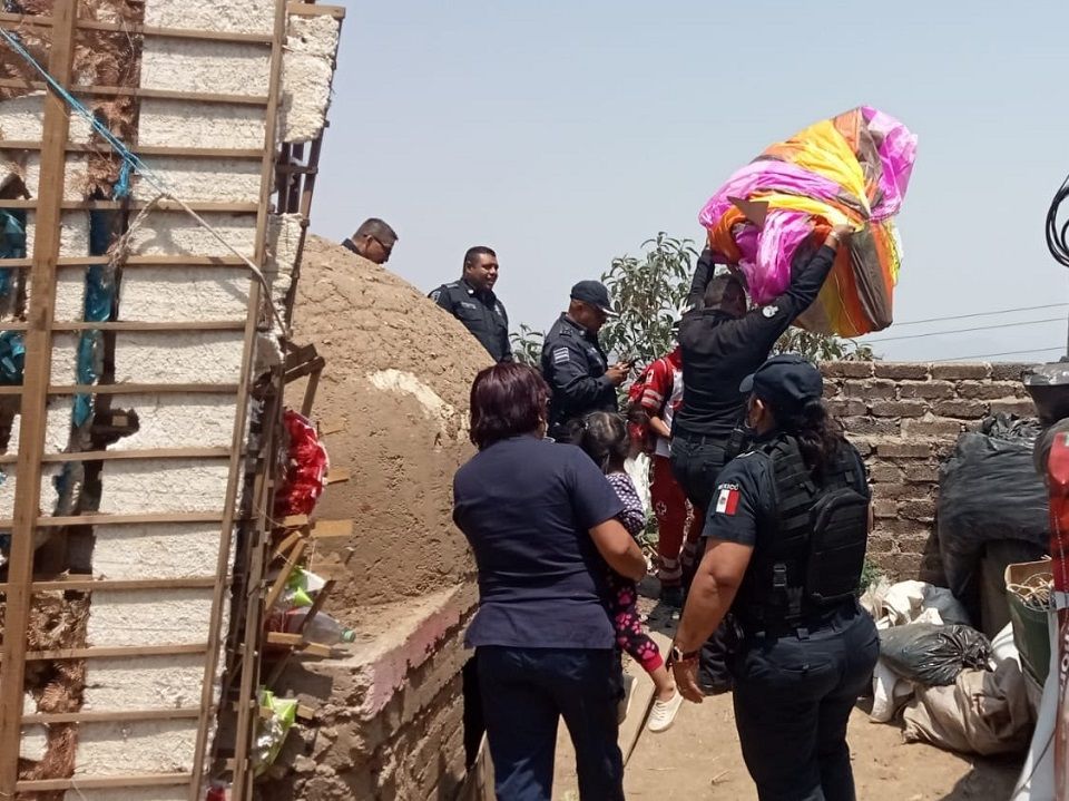 Atendieron Policías y Bomberos de Texcoco caída de globo de Cantoya