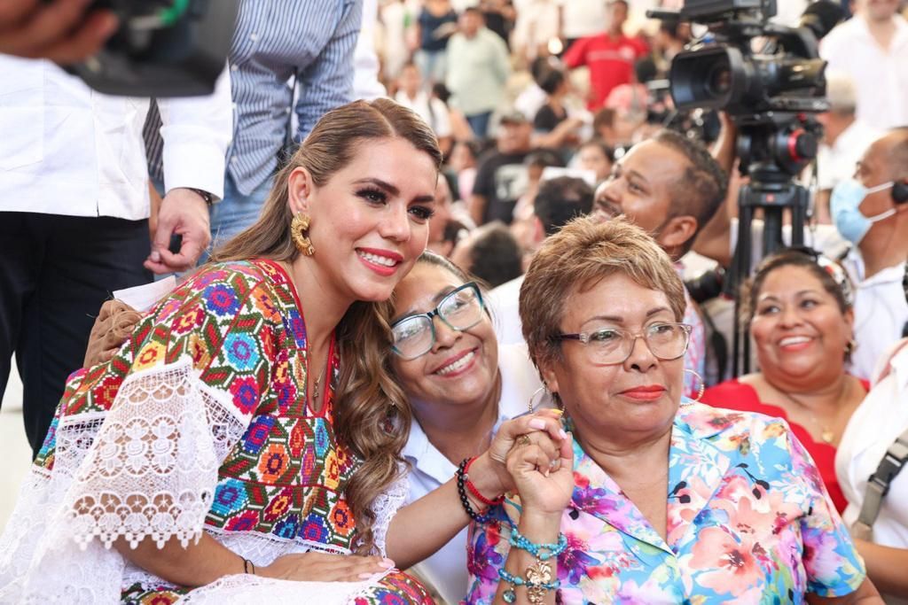 Se reúnen Evelyn Salgado y autoridades federales con afectados de Pedregal de Cantaluna

