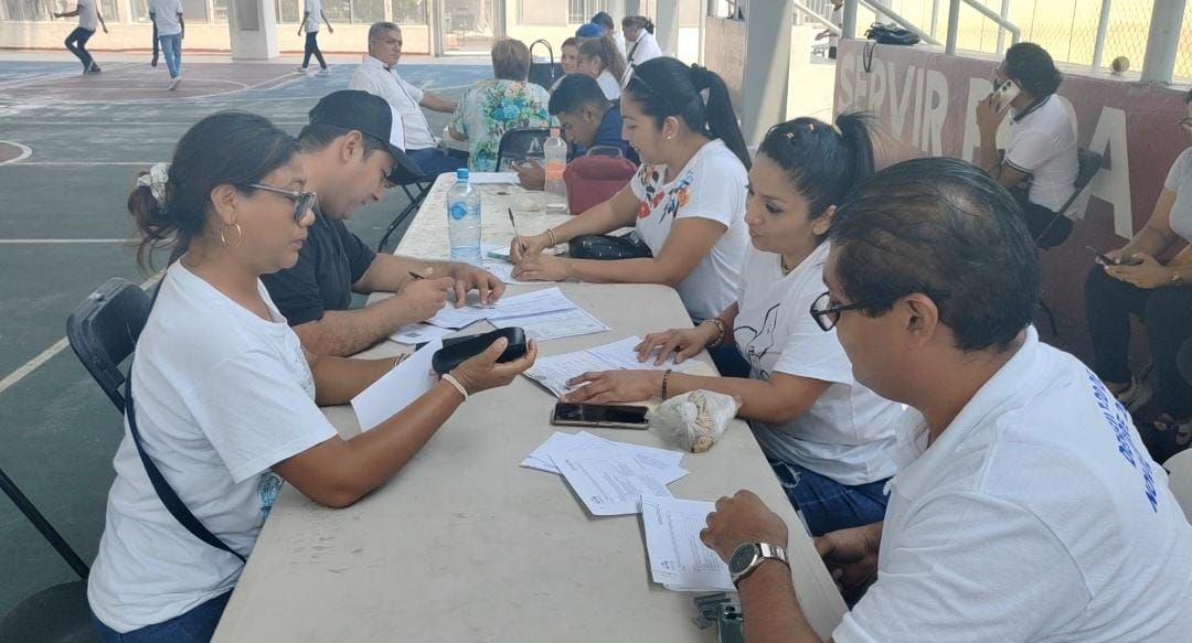 Recibe Gobierno Municipal, documentos para "Programa de Apoyo a Madres Solteras"
