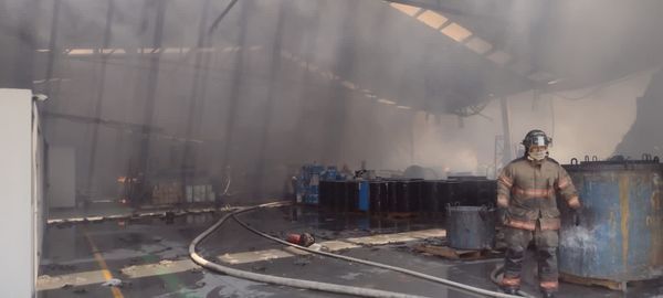 Sofocan Incendio en Fábrica de Pinturas en Ecatepec