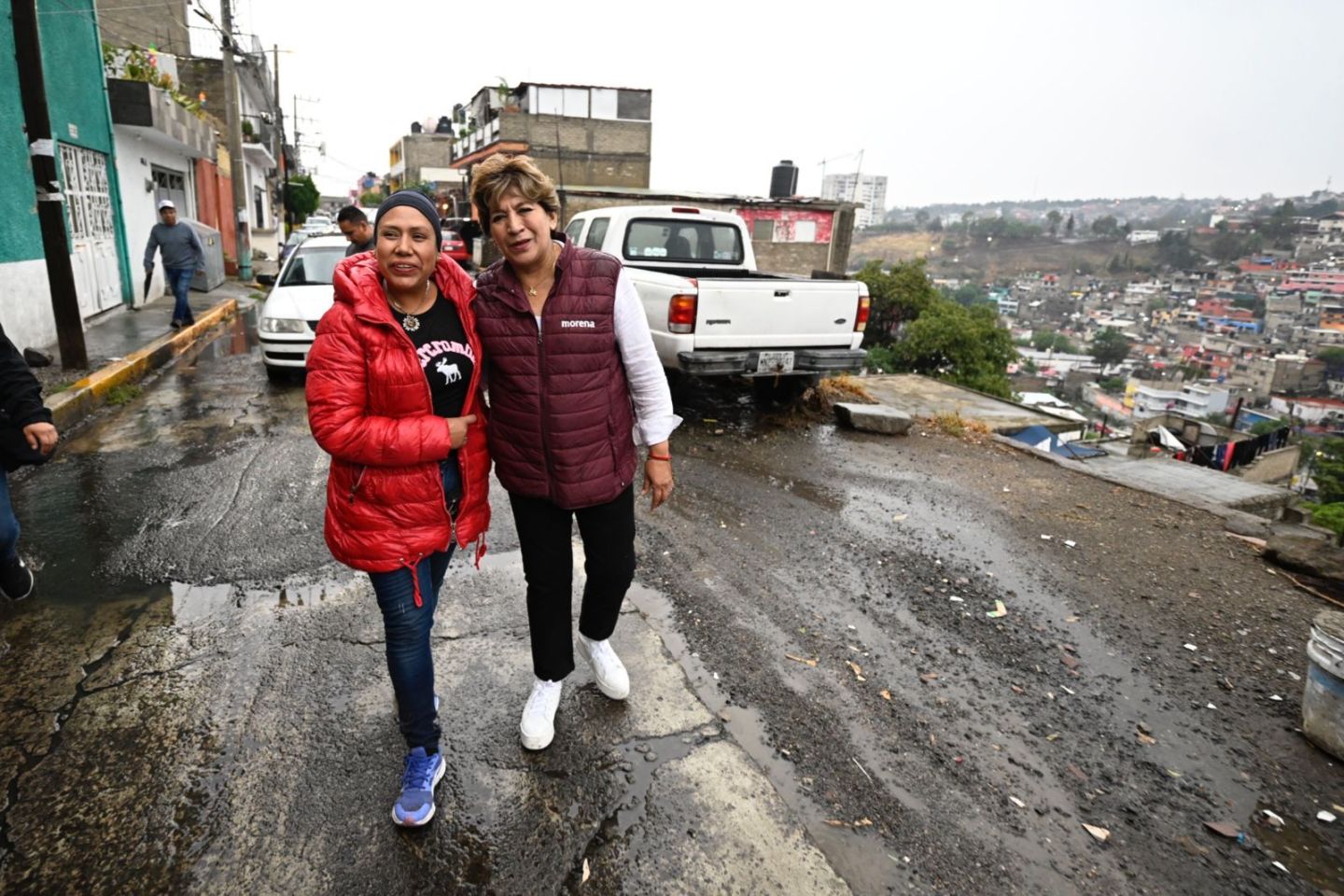¡Ni la lluvia ni el viento detienen al movimiento! Mexiquenses apoyan a Delfina Gómez en Naucalpan pese a lluvia