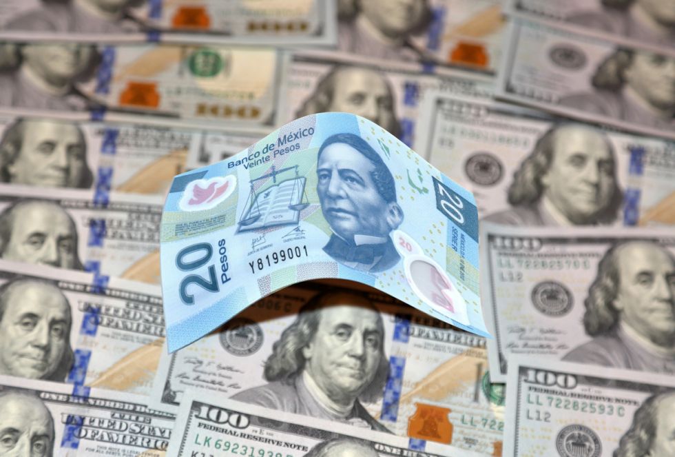Se aproxima una nueva marca del peso frente al dólar, prevén analistas 