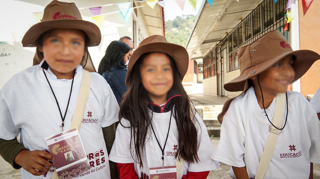 Alumnos de Acaxochitlán preservarán su cultura, lengua y tradiciones