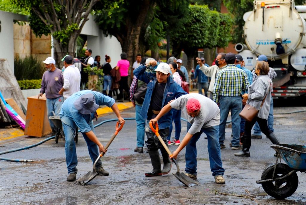 El Grupo Tláloc continúa dando atención en zonas afectadas por  lluvia en Naucalpan