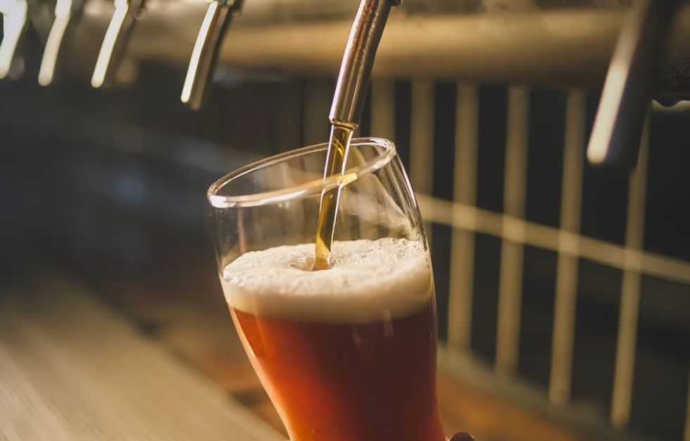 Aumenta ola de calor demanda de consumo de cerveza y temen desabasto 