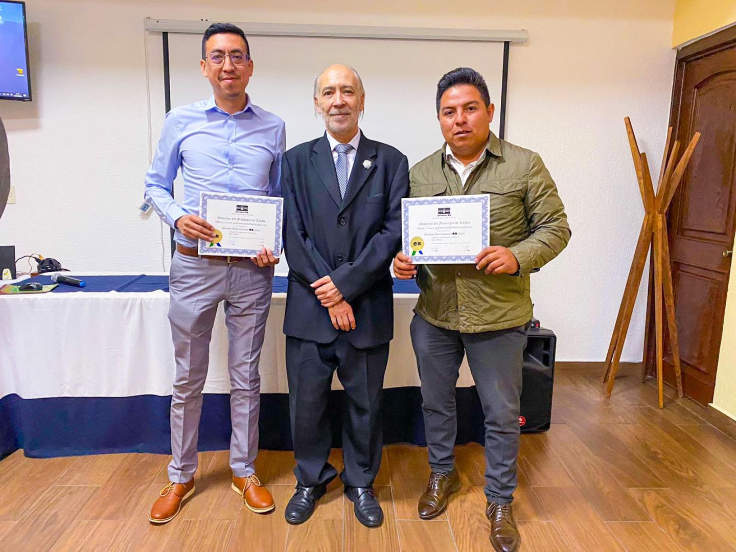 Gobierno de Chalco recibe en Guadalajara Premio Internacional OX