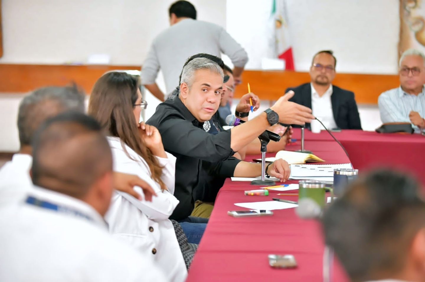 Ecatepec y empresarios acuerdan estrategia para combatir robo a camiones repartidores
