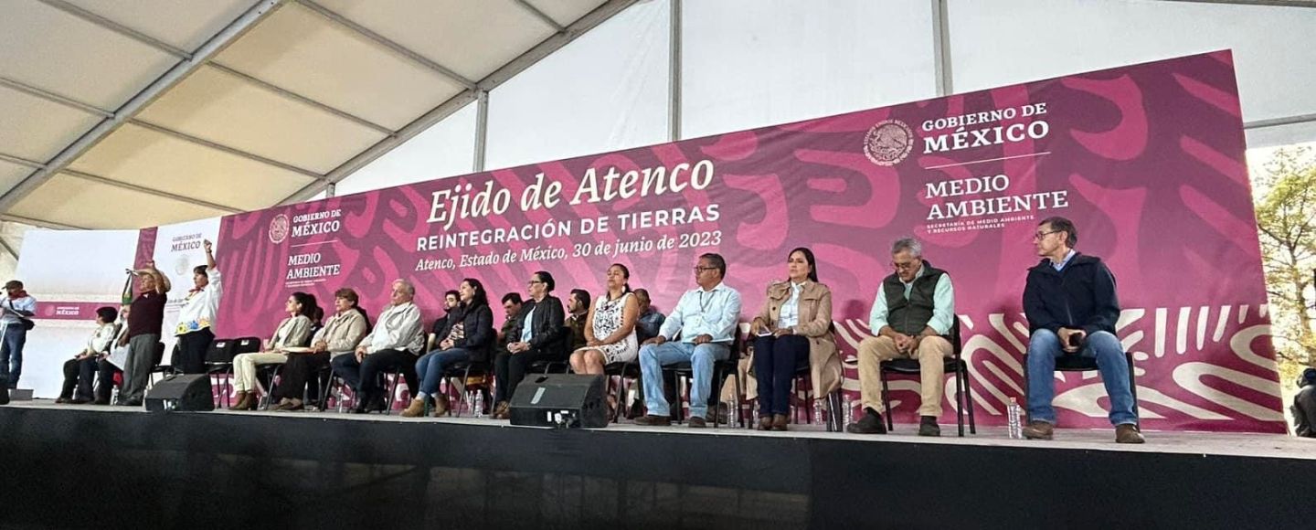 FPDT levantan el machete para saludar a AMLO por restitución de tierras en Atenco