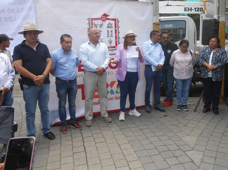 Ayuntamiento de Texcoco entrega parque vehicular para diversas direcciones