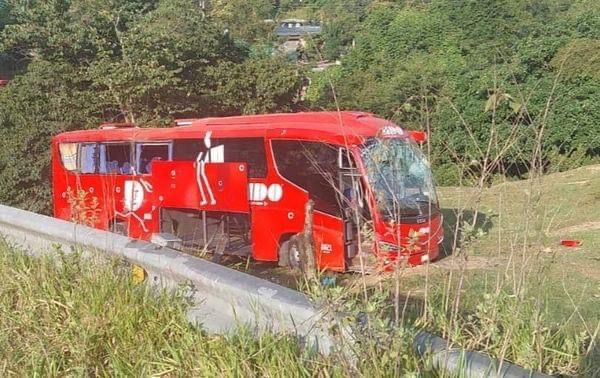 Accidente de autobús en Molango, deja 12 lesionados