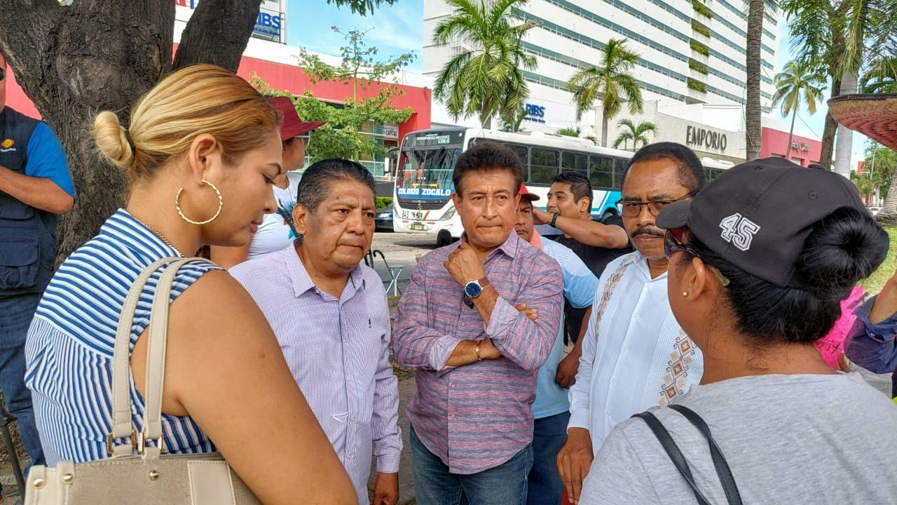 Rpresentantes de la gobernadora Evelyn Salgado atendieron a manifestantes de Pedregal de Cantaluna que hicieron un bloqueo