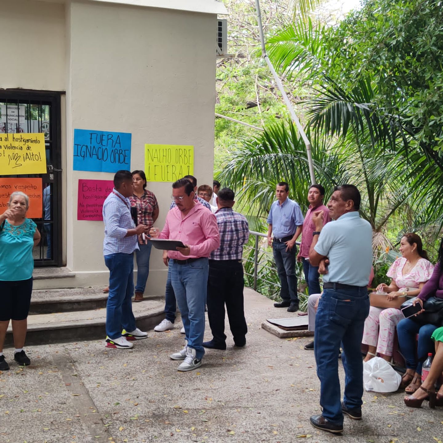 Continúa paro laboral en Ayuntamiento de Acapulco para exigir salida del director de Comunicación Social