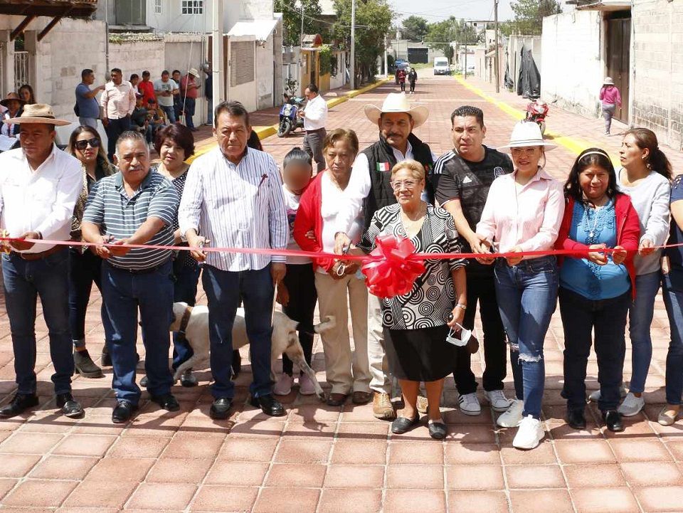 Entrega Ayuntamiento de Teotihuacán pavimentación en San Juan Evangelista