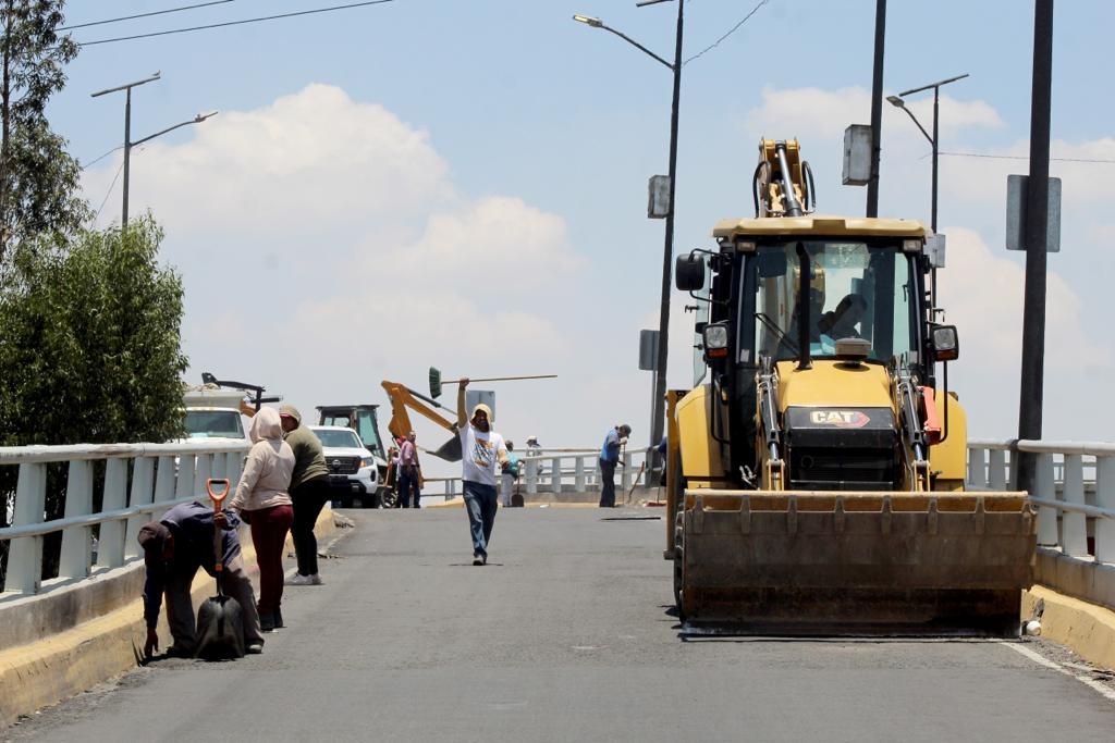 Retiran desechos de distribuidor vial Xochiaca-Obrerismo en Chimalhuacán 
