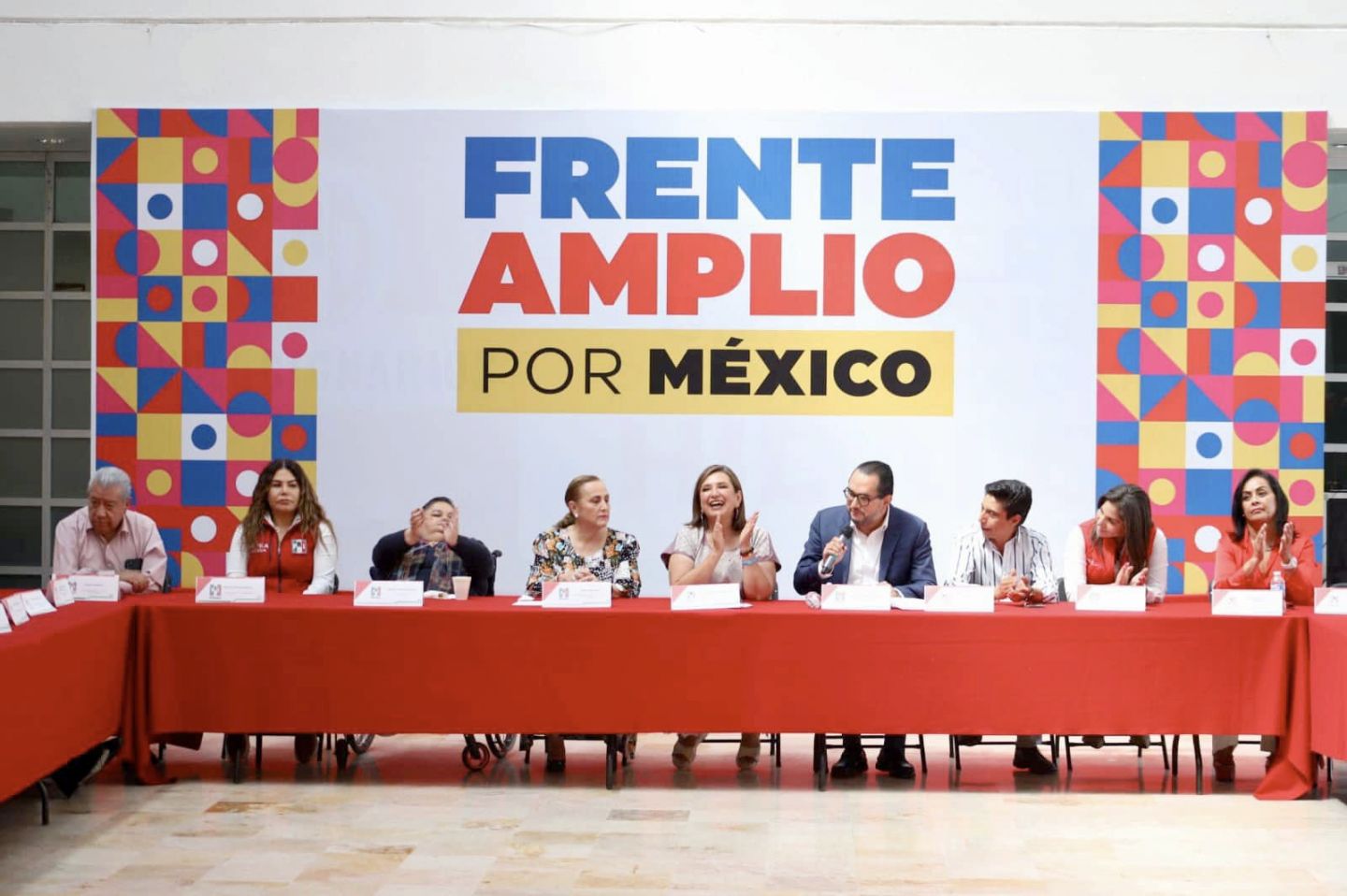 Rinde protesta comité estatal del Frente Amplio por México 