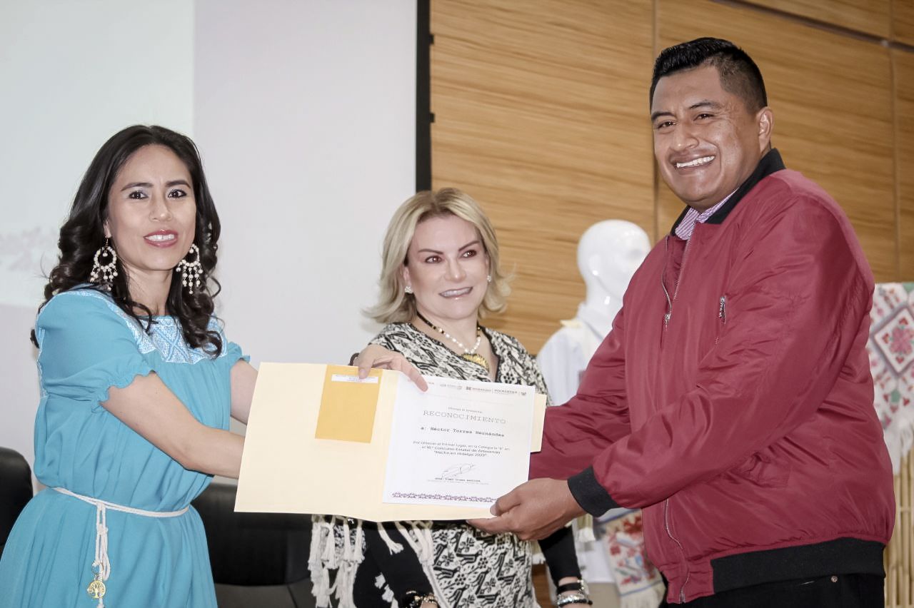 Gobierno estatal premió a personas artesanas que destacaron en el concurso ’Hecho en Hidalgo’