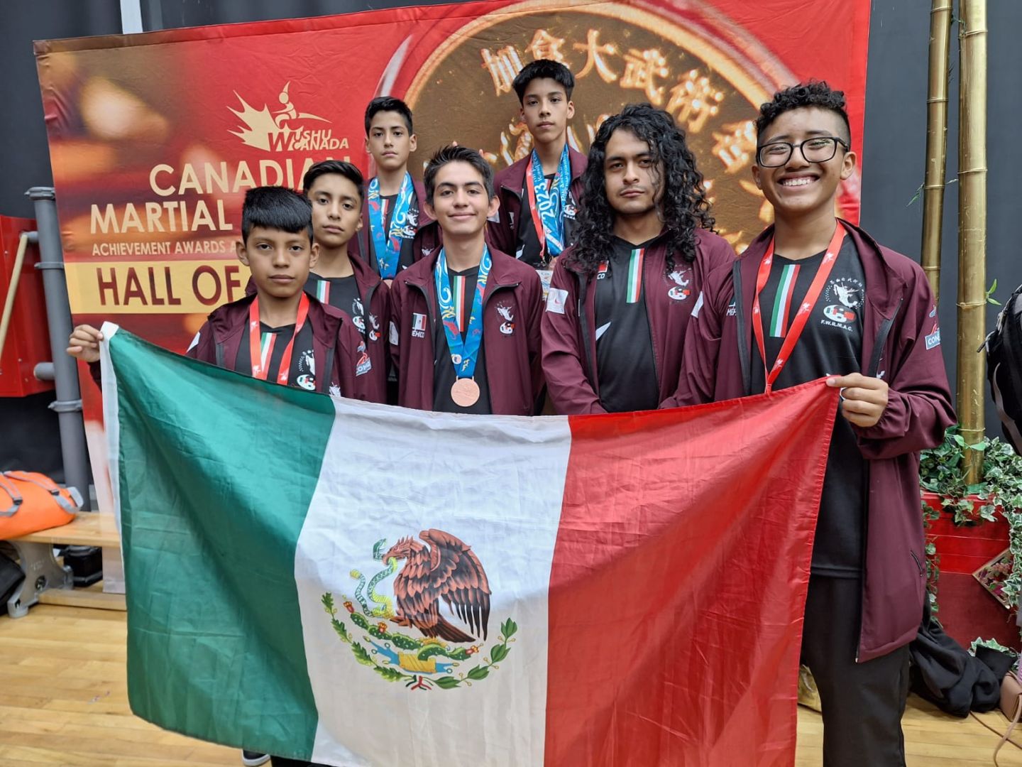 Atletas chimalhuaquenses suben al podio en el campeonato panamericano de Wushu celebrado en Canadá 