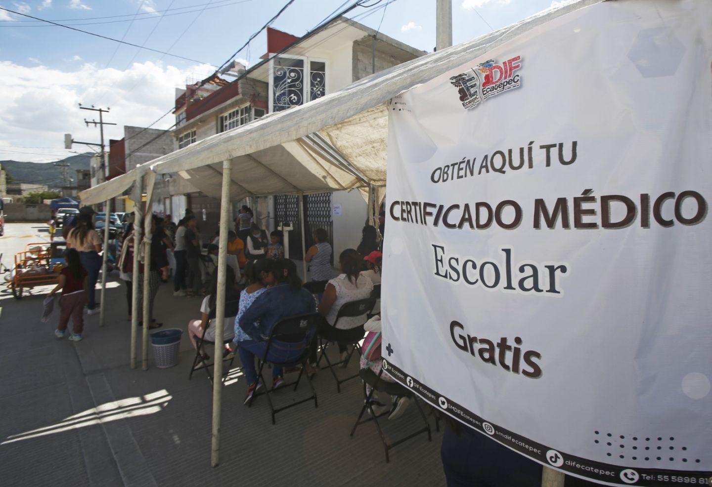 Gobierno de Ecatepec amplía a 20 mil entrega de certificados médicos gratuitos para estudiantes