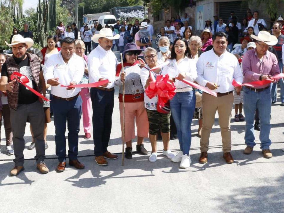 Ayuntamiento de Teotihuacán entrega pavimentación en Zacualuca
