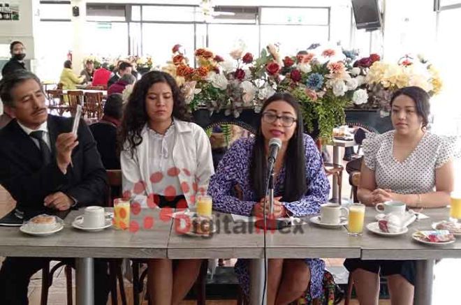 Mujeres profesionistas apoyan "Pasaporte Violeta" de Marcelo Ebrard en Edoméx