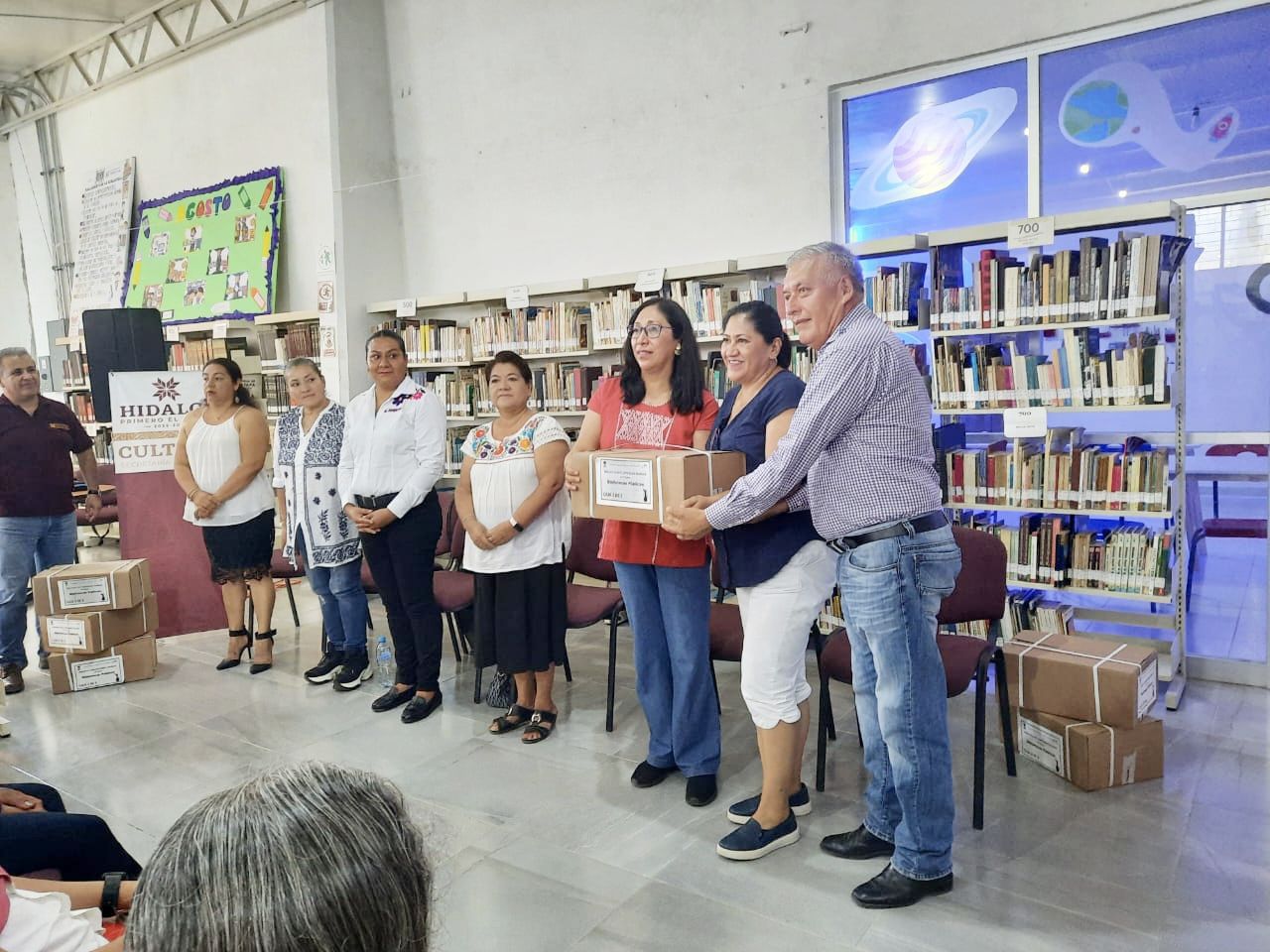 Recibe Huasteca acervo bibliográfico que promueve lectura en lengua materna