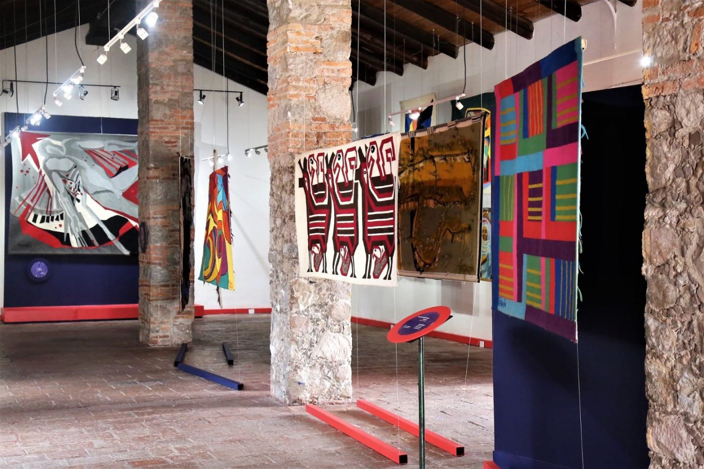 Invita Museo Hacienda La Pila a Visitar la
Exposición ’Tejiendo una Historia Local’.