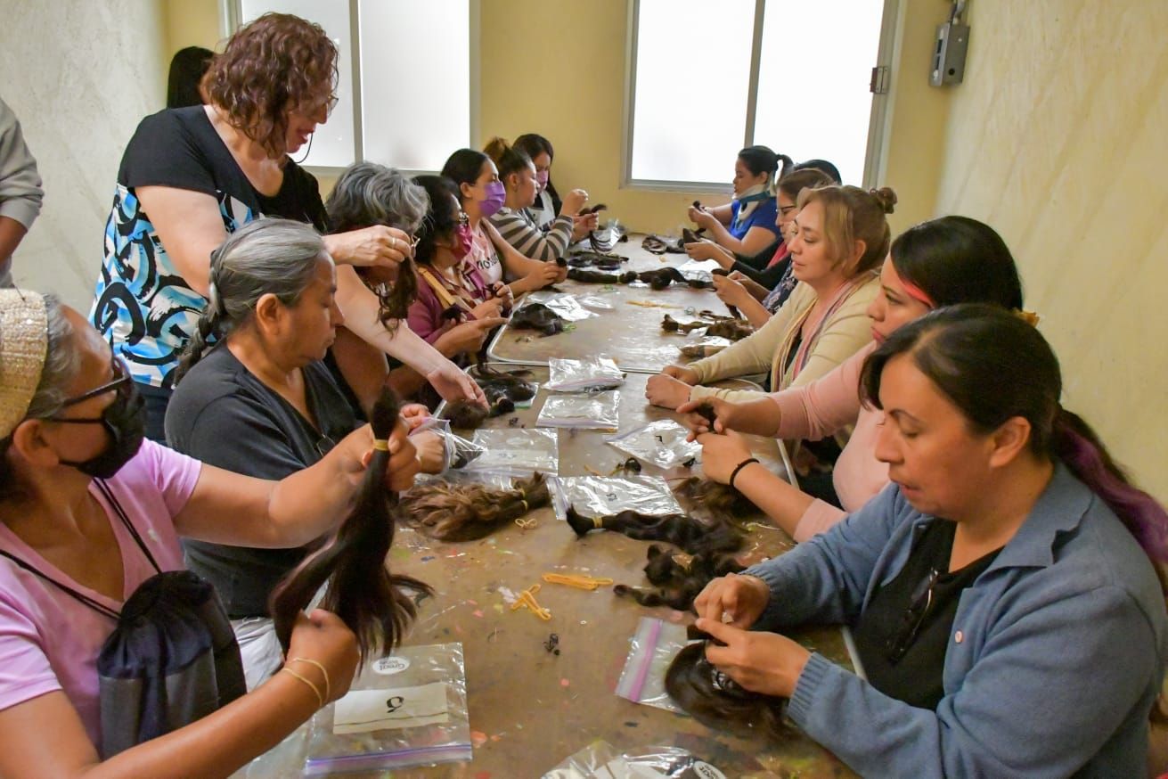#Nezahualcóyotl  inició taller para elaborar pelucas oncológicas  para niñas sobrevivientes de cáncer