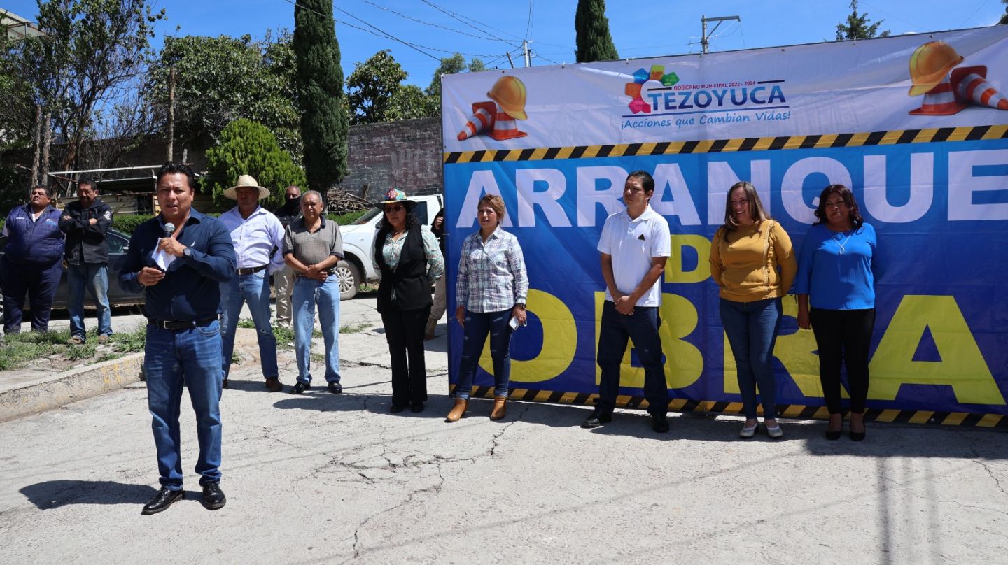 Edgar Morales no para; da banderazo de arranque de obra en calle del barrio La Ascensión