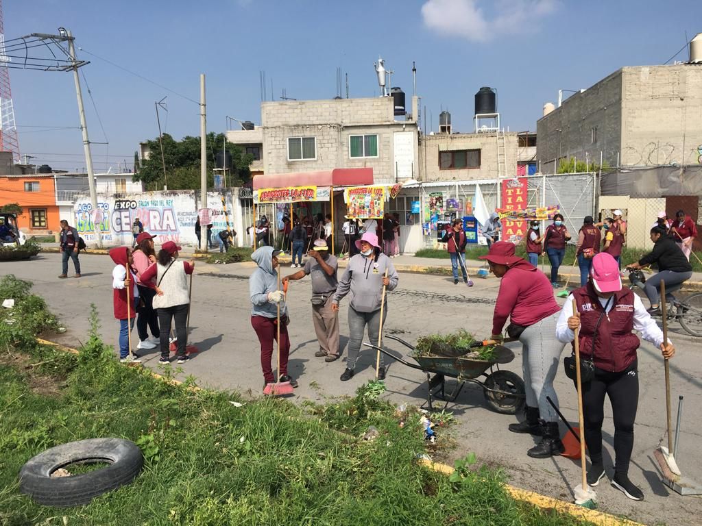 Participan más de 50 servidores públicos en jornada de limpieza en calles de Chimalhuacan