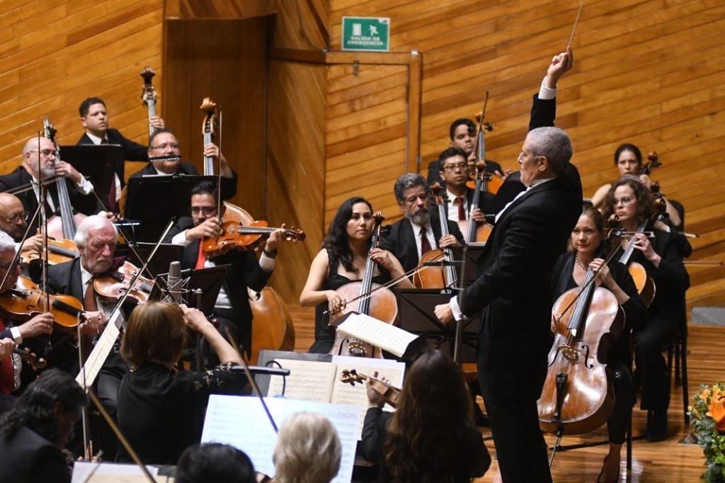 Gustavo Rivero Weber dirige la Orquesta del Estado de México 