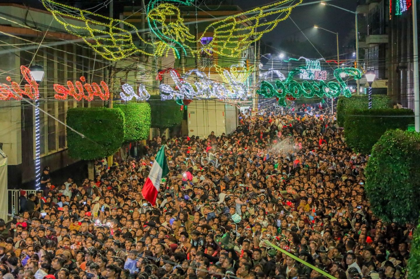Más de 20 mil texcocanos gritaron ’Viva México’ para conmemorar el grito de independencia 
