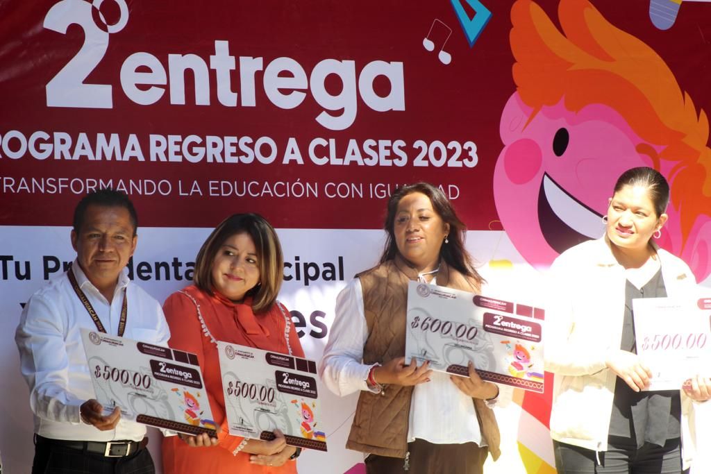 Chimalhuacán trabaja a favor de la Educacion con entrega de apoyos a estudiantes 