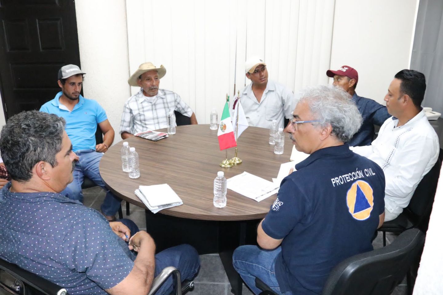 SGIRPCGRO ofrece ayuda a familias afectadas por las lluvias en Tecpan de Galeana
