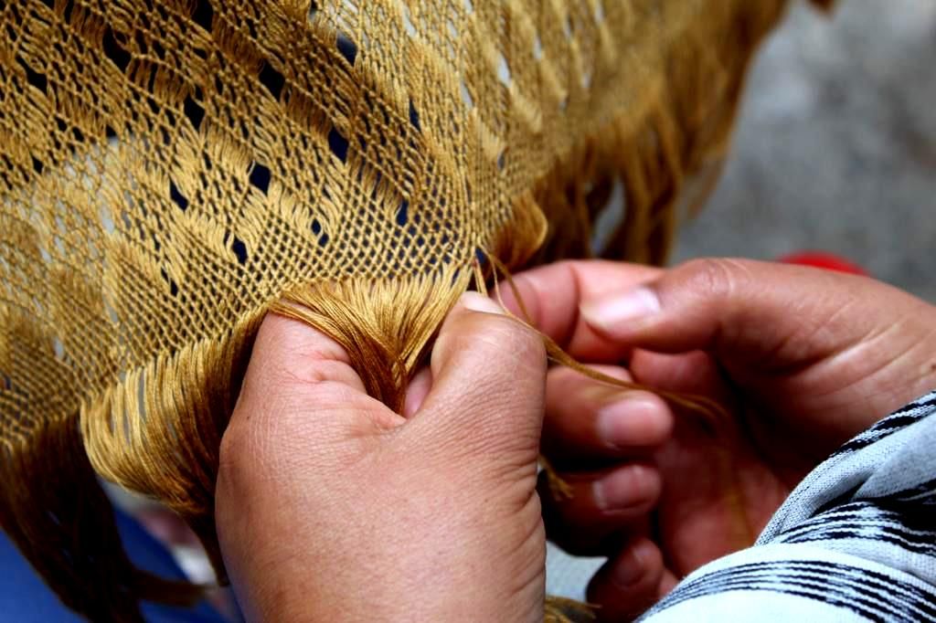 El rebozo mexiquense, pieza artesanal que da identidad al Edoméx
