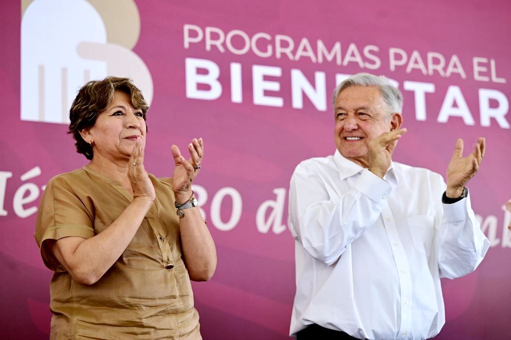 López Obrador y Delfina Gómez anuncian construcción de una Universidad de Medicina en Texcoco