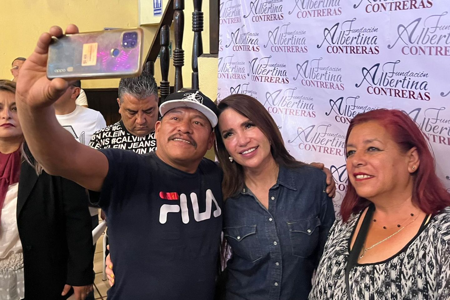 Esmeralda Vallejo entrega apoyos a personas vulnerables de Ecatepec
