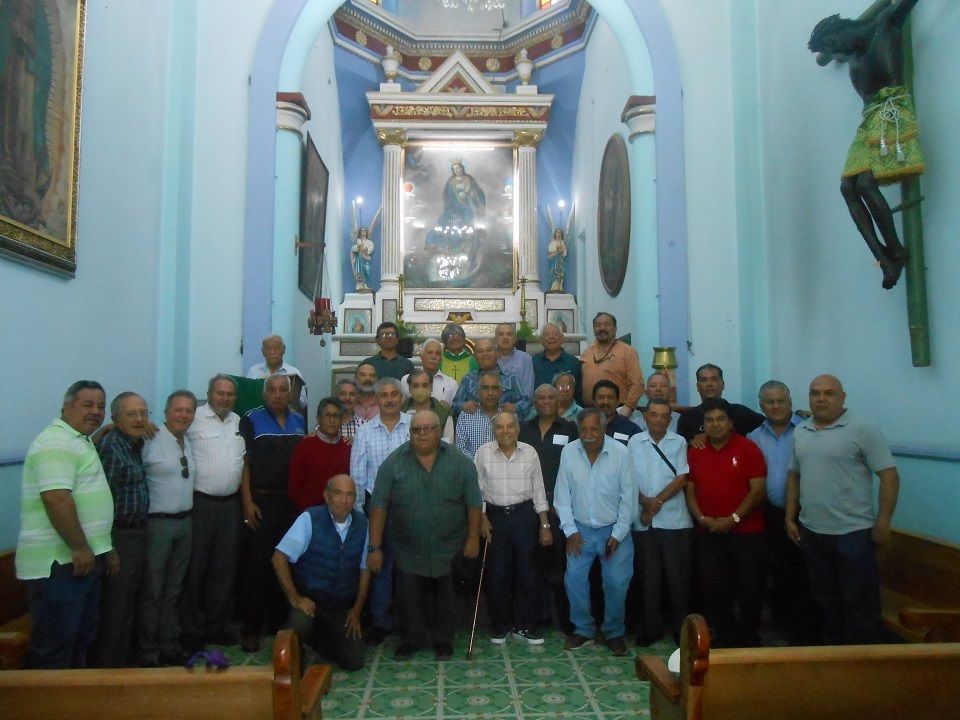 Encumbrando el 44 aniversario grupo de las ’Doce Sopas’ en Texcoco