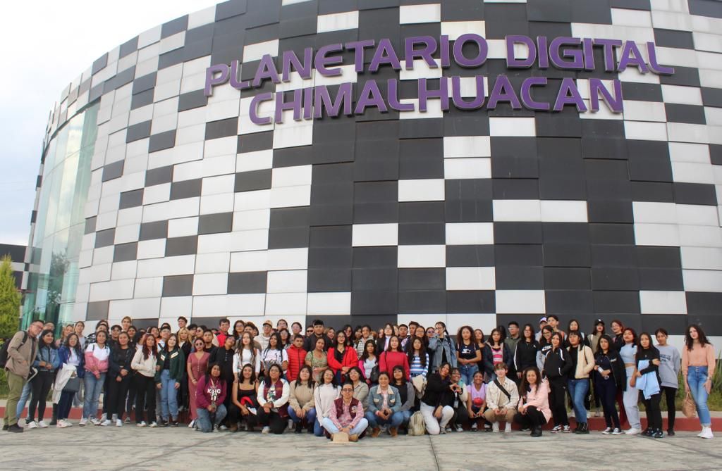 Recorren estudiantes de la UAEM lugares emblemáticos en Chimalhuacán 