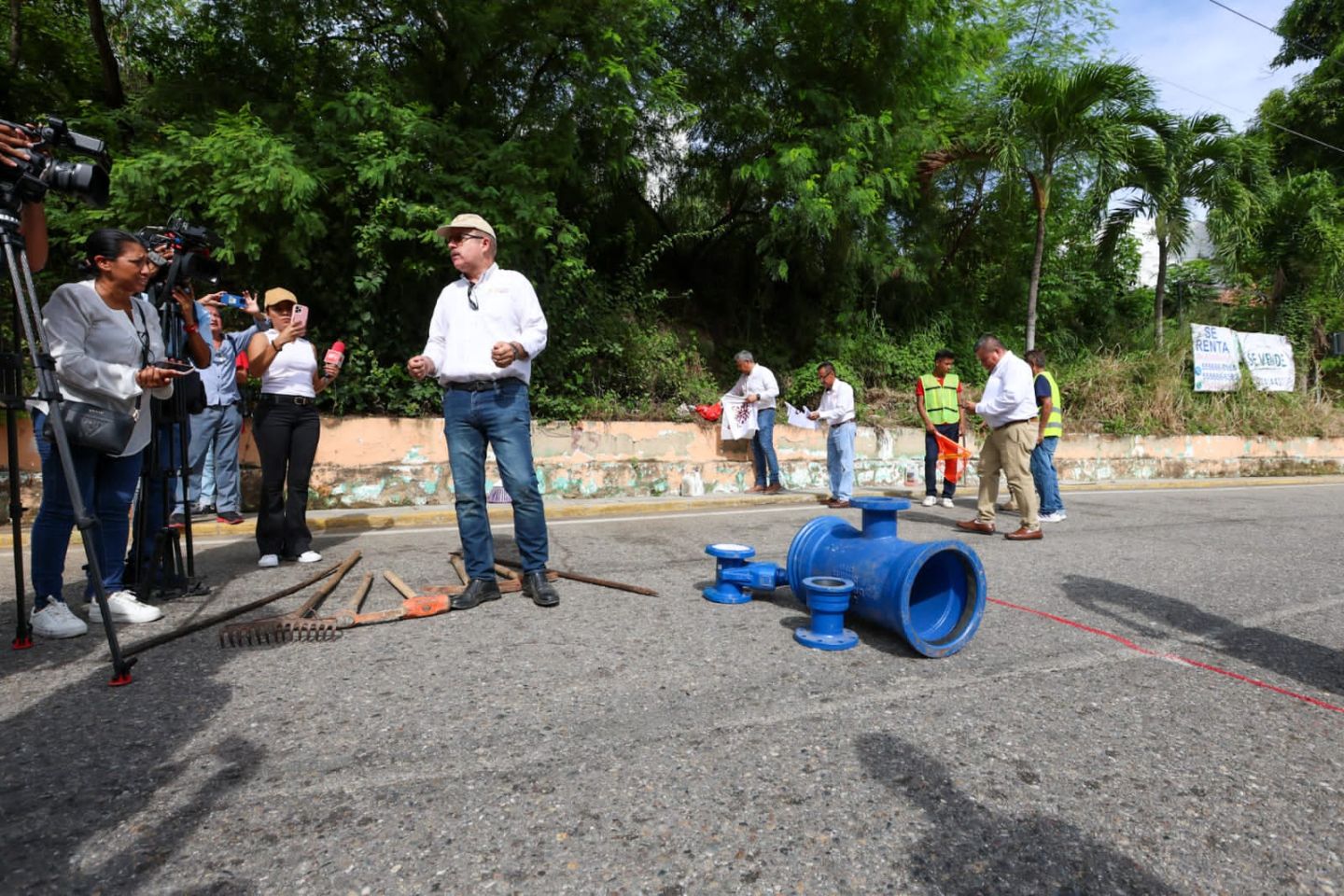 Rehabilita gobierno del estado línea de distribución de agua potable en Avenida Escénica de Acapulco