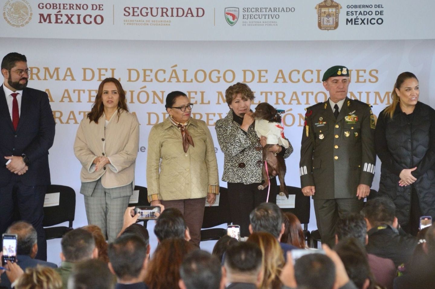 Incorpora la Gobernadora Delfina Gómez la Prevención
del Maltrato Animal a la Política de Seguridad Estatal
 