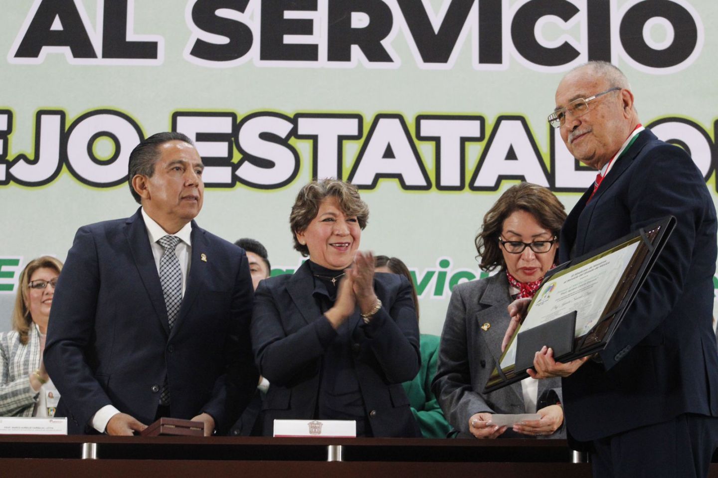 Abre Gobernadora Delfina Gómez diálogo permanente con el SMSEM