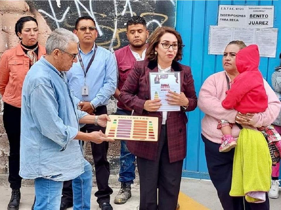Impulsa Azucena Cisneros bullymetro en secundarias de Ecatepec