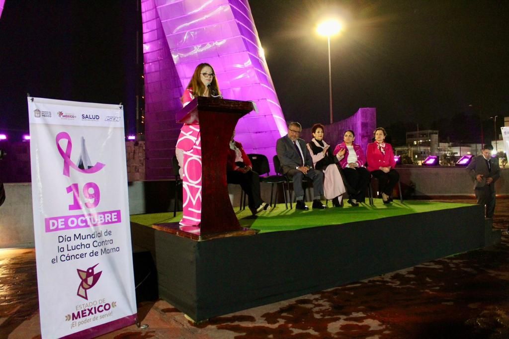 Iluminan de rosa las torres bicentenario  para crear conciencia de la lucha contra el cáncer 