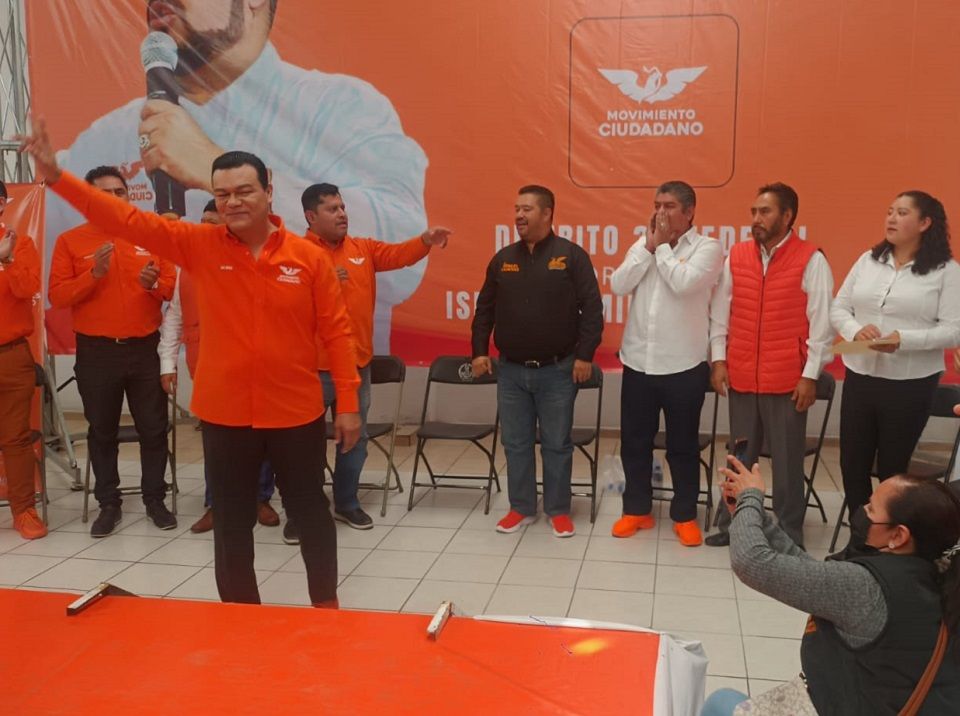 El senador por Movimiento Ciudadano Juan Zepeda llega a Texcoco